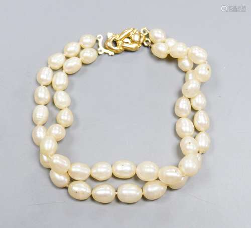 A double strand freshwater? pearl bracelet, with 925 gilt cl...