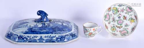 AN 18TH CENTURY CHINESE EXPORT BLUE AND WHITE PORCELAIN TURE...