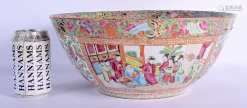 A LARGE 19TH CENTURY CHINESE CANTON FAMILLE ROSE PORCELAIN P...