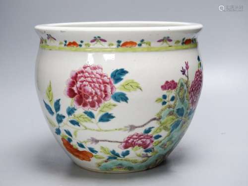 A Chinese famille rose jardiniere, 19th century, diameter 23...