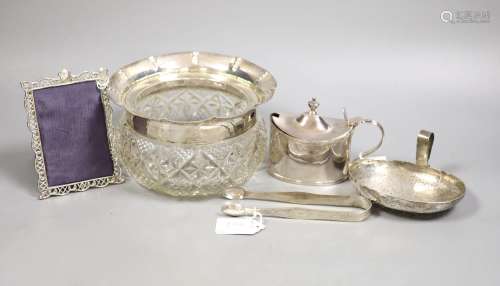 A small selection of decorative silver items to include a Ge...