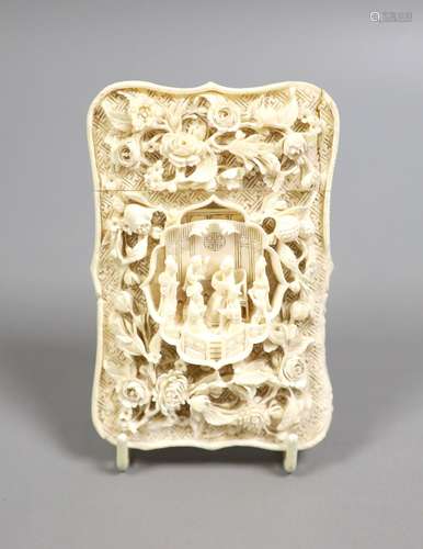 A 19th century Chinese Canton ivory card case, 11.2cm