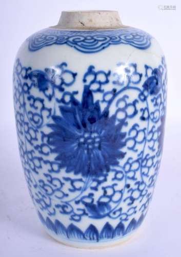 A 17TH/18TH CENTURY CHINESE BLUE AND WHITE PORCELAIN JAR Kan...