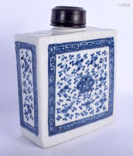 AN EARLY 18TH CENTURY CHINESE BLUE AND WHITE GINGER TEA JAR ...