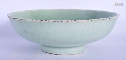 AN 18TH/19TH CENTURY CHINESE CELADON BARBED BOWL Qing, of na...