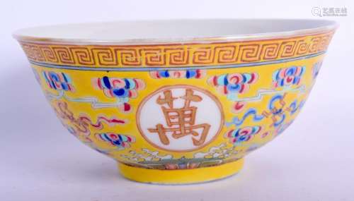 AN EARLY 20TH CENTURY CHINESE FAMILLE JAUNE PORCELAIN BOWL L...