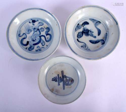A PAIR OF 17TH CENTURY CHINESE BLUE AND WHITE PORCELAIN SAUC...