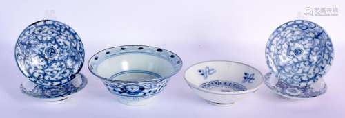 A 17TH/18TH CENTURY CHINESE BLUE AND WHITE BOWL Ming, togeth...