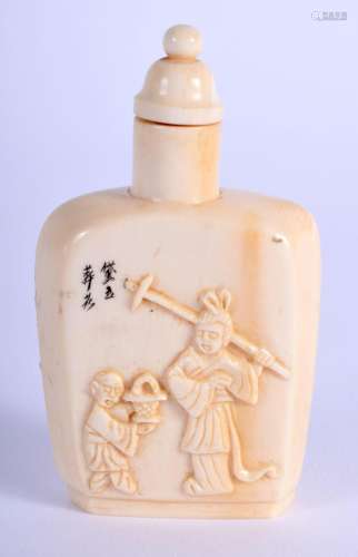 AN EARLY 20TH CENTURY CHINESE CARVED IVORY SNUFF BOTTLE AND ...