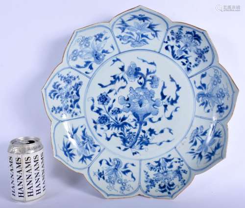 A RARE LARGE EARLY 18TH CENTURY CHINESE BLUE AND WHITE BARBE...