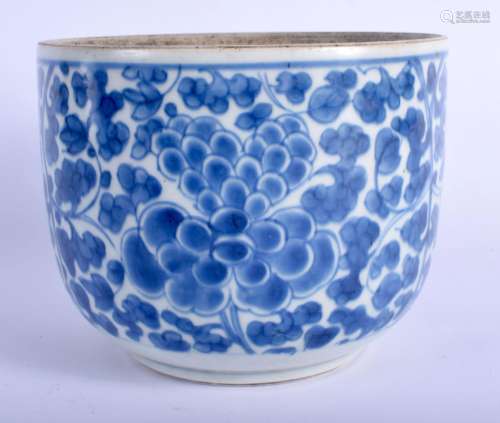 AN EARLY 18TH CENTURY CHINESE BLUE AND WHITE PORCELAIN POTIC...