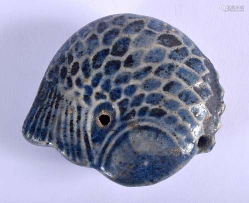 A 16TH/17TH CENTURY CHINESE BLUE GLAZED POTTERY WATER DROPPE...