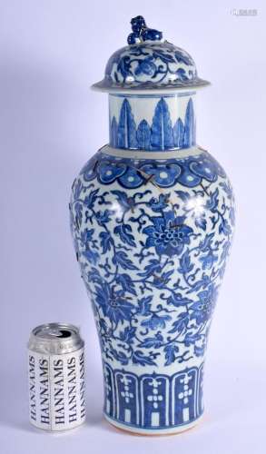 A LARGE 18TH/19TH CENTURY CHINESE BLUE AND WHITE VASE AND CO...