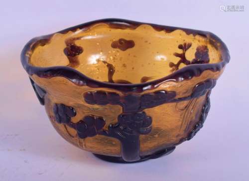 AN EARLY 20TH CENTURY CHINESE PEKING GLASS BOWL Late Qing/Re...