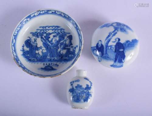 A SMALL 19TH CENTURY CHINESE BLUE AND WHITE PORCELAIN DISH t...