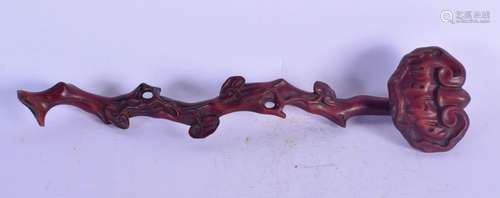 A CHINESE CARVED BOXWOOD RUI SCEPTRE 20th Century. 33 cm lon...