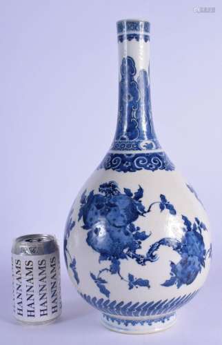 A LARGE LATE 18TH CENTURY CHINESE BLUE AND WHITE PORCELAIN V...