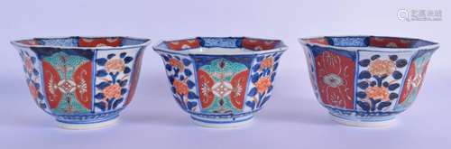 THREE 18TH/19TH CENTURY JAPANESE EDO PERIOD IMARI BOWLS pain...