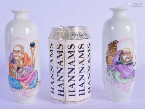 A PAIR OF CHINESE PORCELAIN VASES 20th Century. 14 cm high.