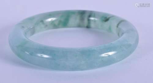 A 20TH CENTURY CHINESE CARVED GREEN JADE BANGLE . 7.5cm Diam...