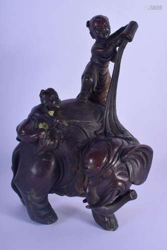 A LATE 19TH CENTURY CHINESE BRONZE ELEPHANT OKIMONO Qing, mo...