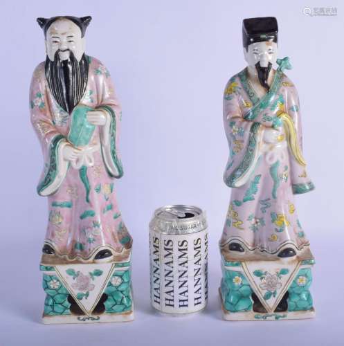 A PAIR OF CHINESE FAMILLE VERTE PORCELAIN FIGURES 20th Centu...