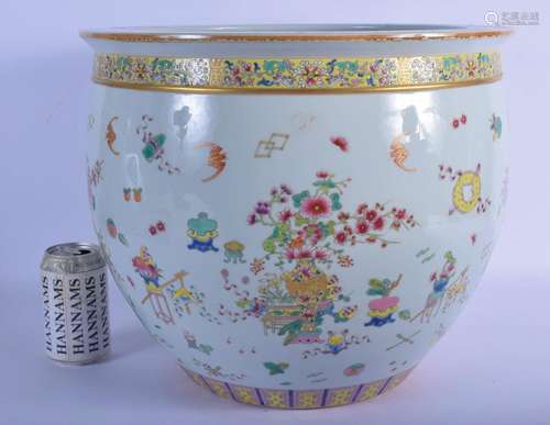 A LARGE CHINESE FAMILLE ROSE PORCELAIN JARDINIERE 20th Centu...