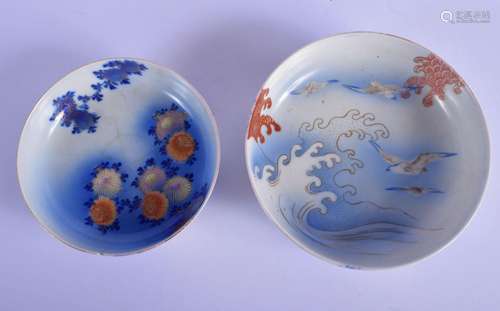 A 19TH CENTURY JAPANESE MEIJI PERIOD IMARI TYPE CIRCULAR DIS...