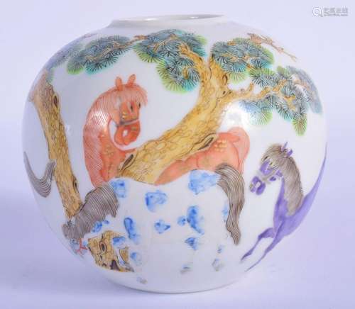 AN EARLY 20TH CENTURY CHINESE FAMILLE ROSE PORCELAIN BRUSH W...