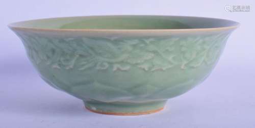 AN 18TH/19TH CENTURY CHINESE CELADON MOULDED BOWL Qing, moul...