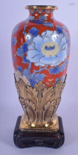 A FINE 19TH CENTURY JAPANESE MEIJI PERIOD PORCELAIN VASE wit...