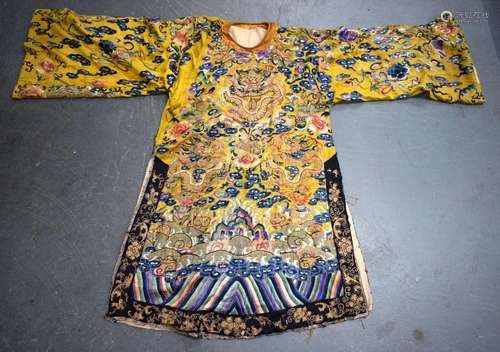 A 19TH CENTURY CHINESE IMPERIAL YELLOW SILK EMBROIDERED ROBE...