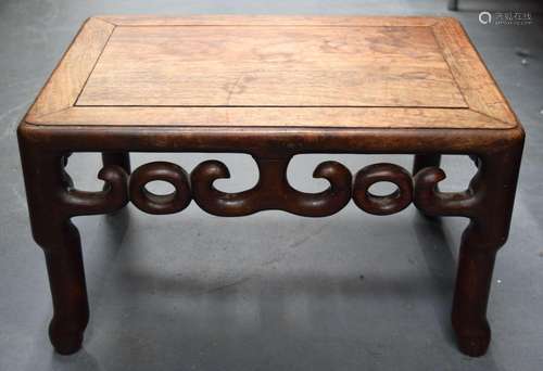 A SMALL 19TH CENTURY CHINESE CARVED HARDWOOD STAND Qing. 46 ...