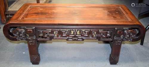 A FINE 19TH CENTURY CHINESE CARVED HARDWOOD SCROLLING LOW TA...