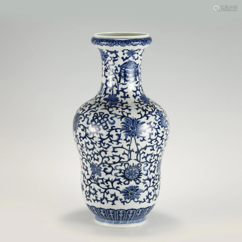 QING JIAQING BLUE AND WHITE BOTTLE VASE