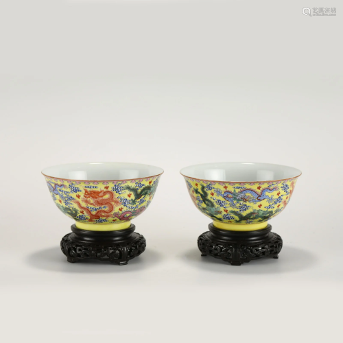 QING YONGZHENG FAMILLE ROSE BOWLS ON STAND