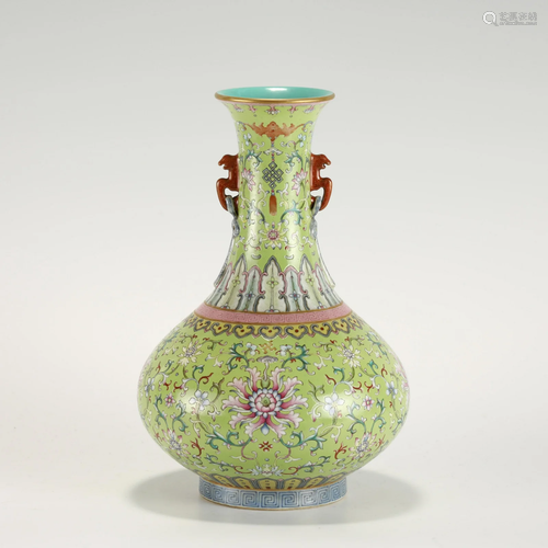 QIANLONG FAMILLE ROSE VASE