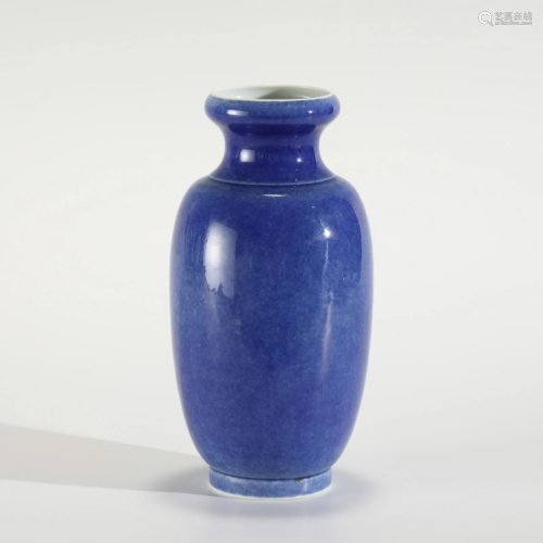 QING QIANLONG SNOWFLAKE BLUE BOTTLE VASE