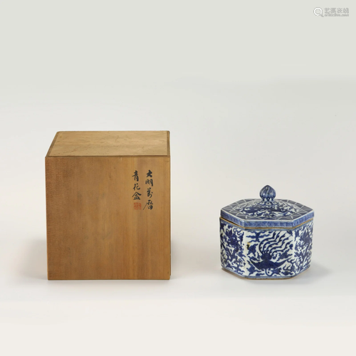 MING WANLI BLUE AND WHITE LIDDED BOX IN BOX