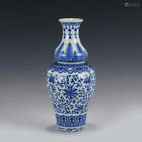 CHINESE BLUE & WHITE FLOWER VASE