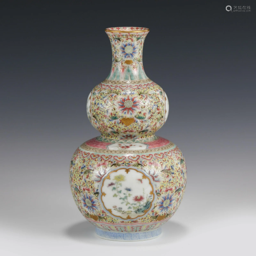 QIANLONG FAMILLE ROSE DOUBLE GOURD VASE