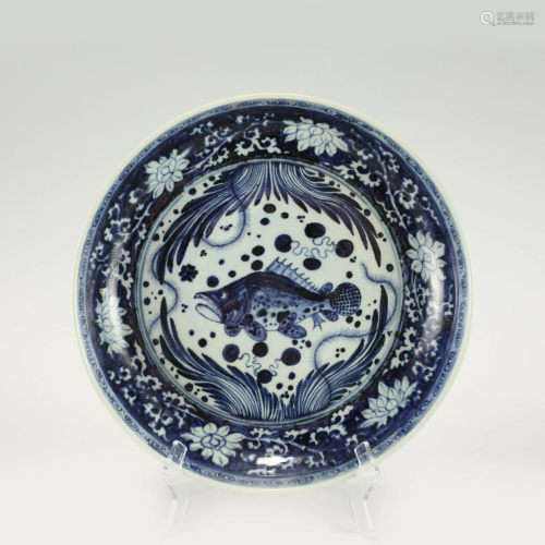 MING BLUE AND WHITE CARP PLATE