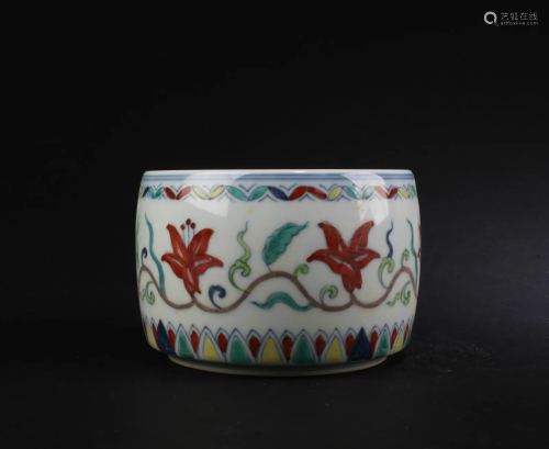 Chinese Doucai Porcelain Cricket Container