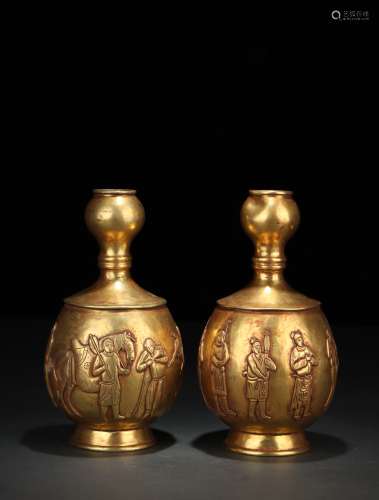 A Pair of Gilt Copper Garlic-head-shaped Vases