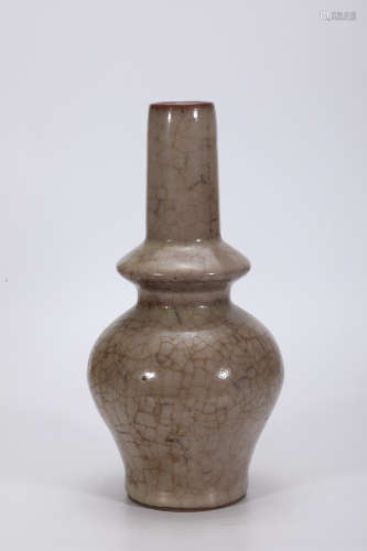 Guan Ware Bulaster Vase
