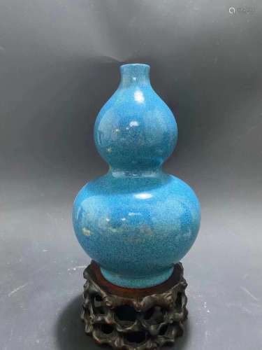 Qing Dynasty blue-glazed gourd vase