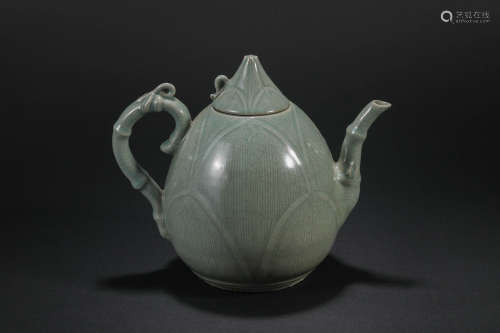Yuan Dynasty Celadon Melon-shaped Hand-held Pot