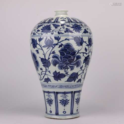 Ming dynasty blue and white flower plum vase