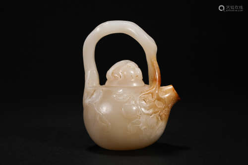 Yuan Dynasty Hetian jade and peach pattern portable pot