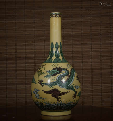A pair of 'dragon' vase